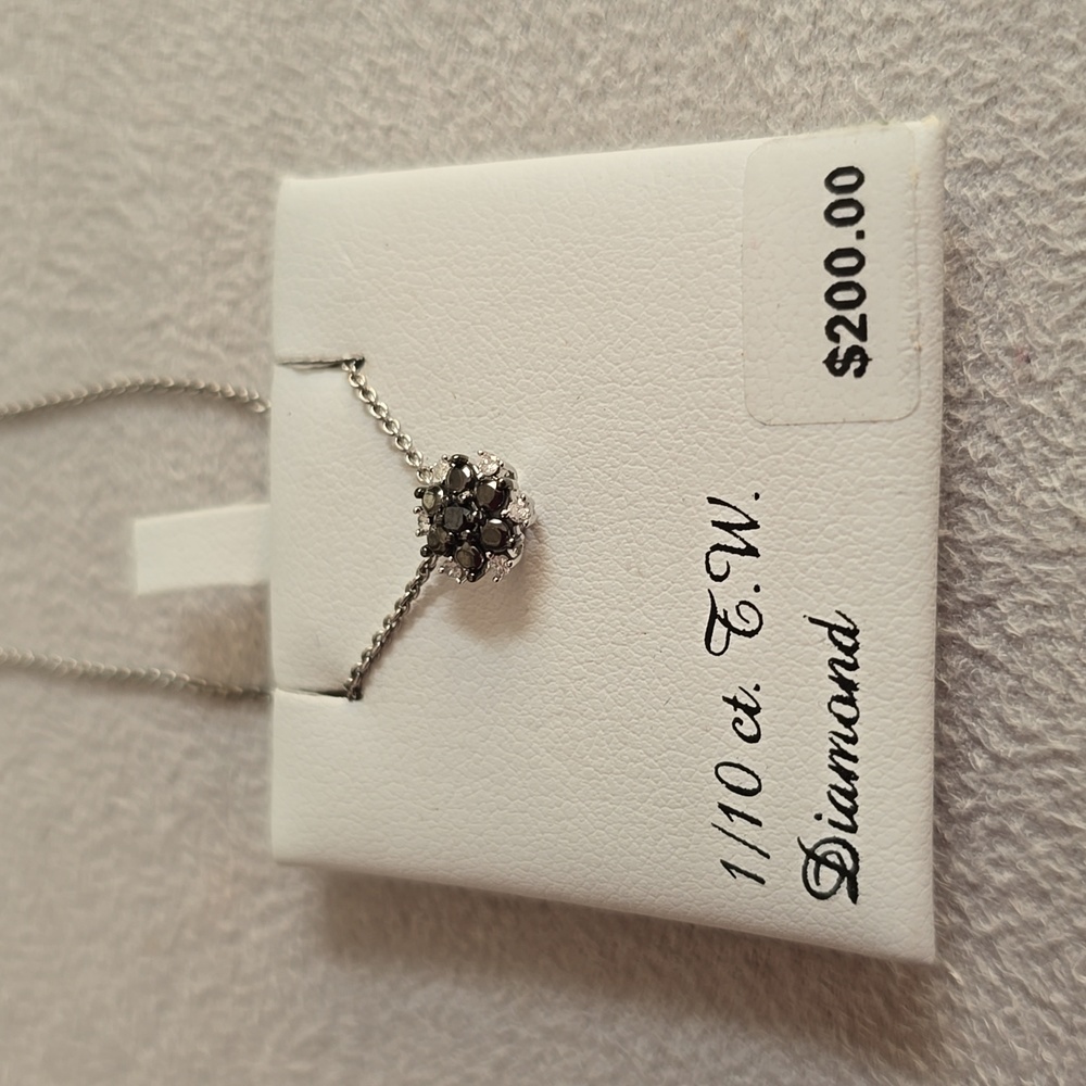 STERLING SILVER 1/10CTW BEAUTIFUL BLACK/WHITE DIAMOND PENDANT NECKLACE